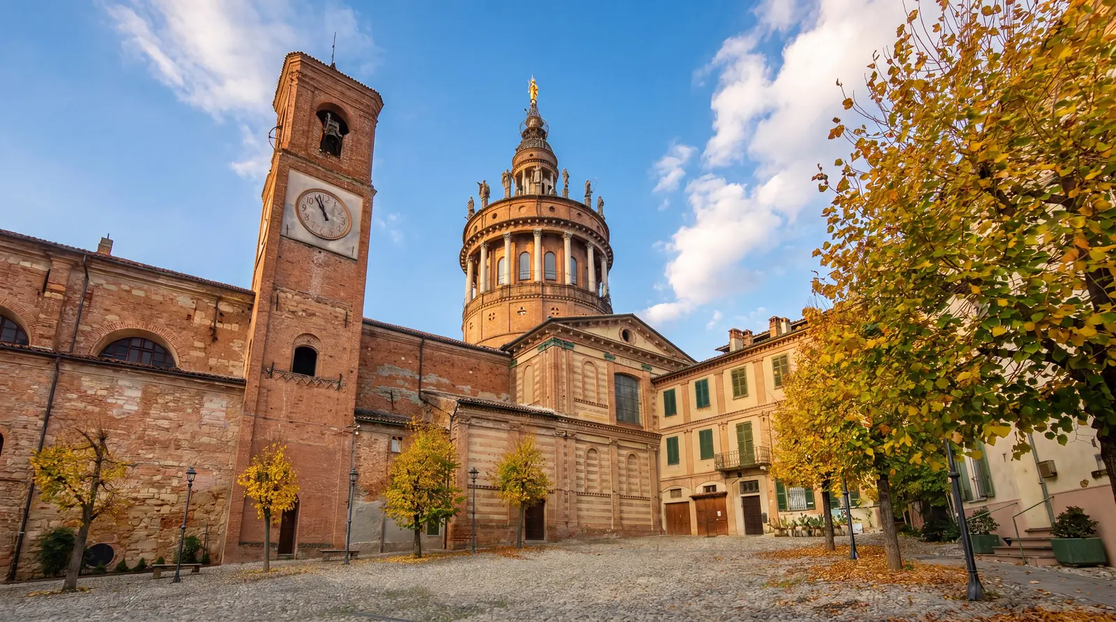Il campanile, in autunno — Il Boscheto