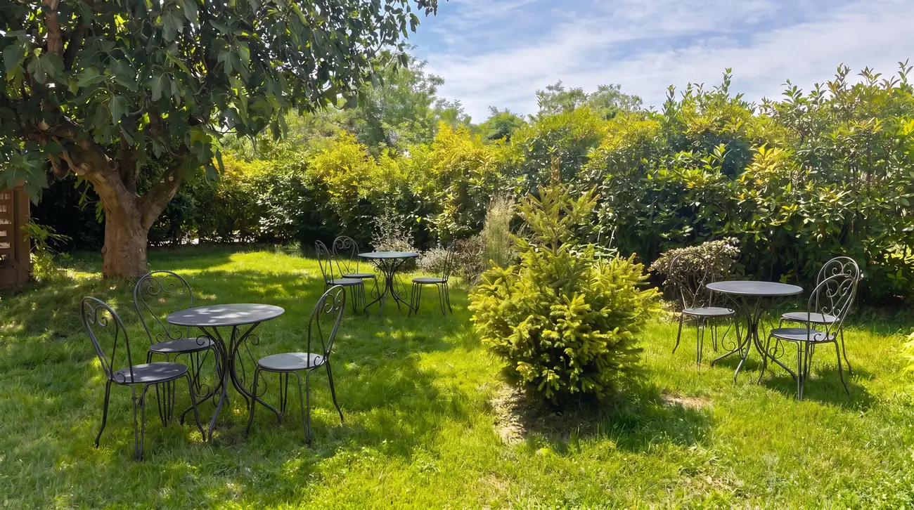 I tavolini sul prato — Il Boscheto